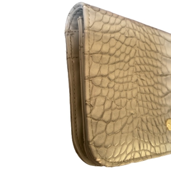 💛 Buxton Alligator Pattern Wallet / Wristlet - Picture 7 of 9